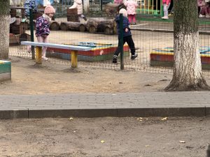 Amenajarea căilor de acces la Grădinița nr. 8 din sectorul Centru, o altă realizare esențială, după construcția celor 8 pavilioane pe teritoriul instituției